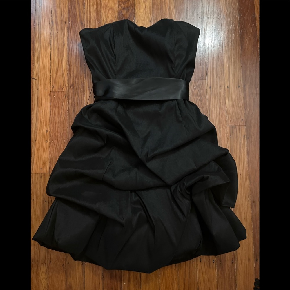 Bridesmaids Or Cocktail Dress. Worn Once! Fits nice I all the right places